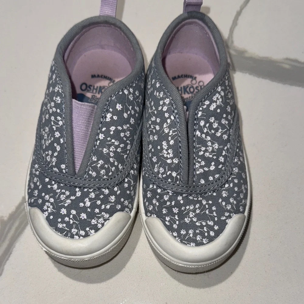 Osh Kosh Gray Floral Slip On Sneakers 6 Girls Toddler